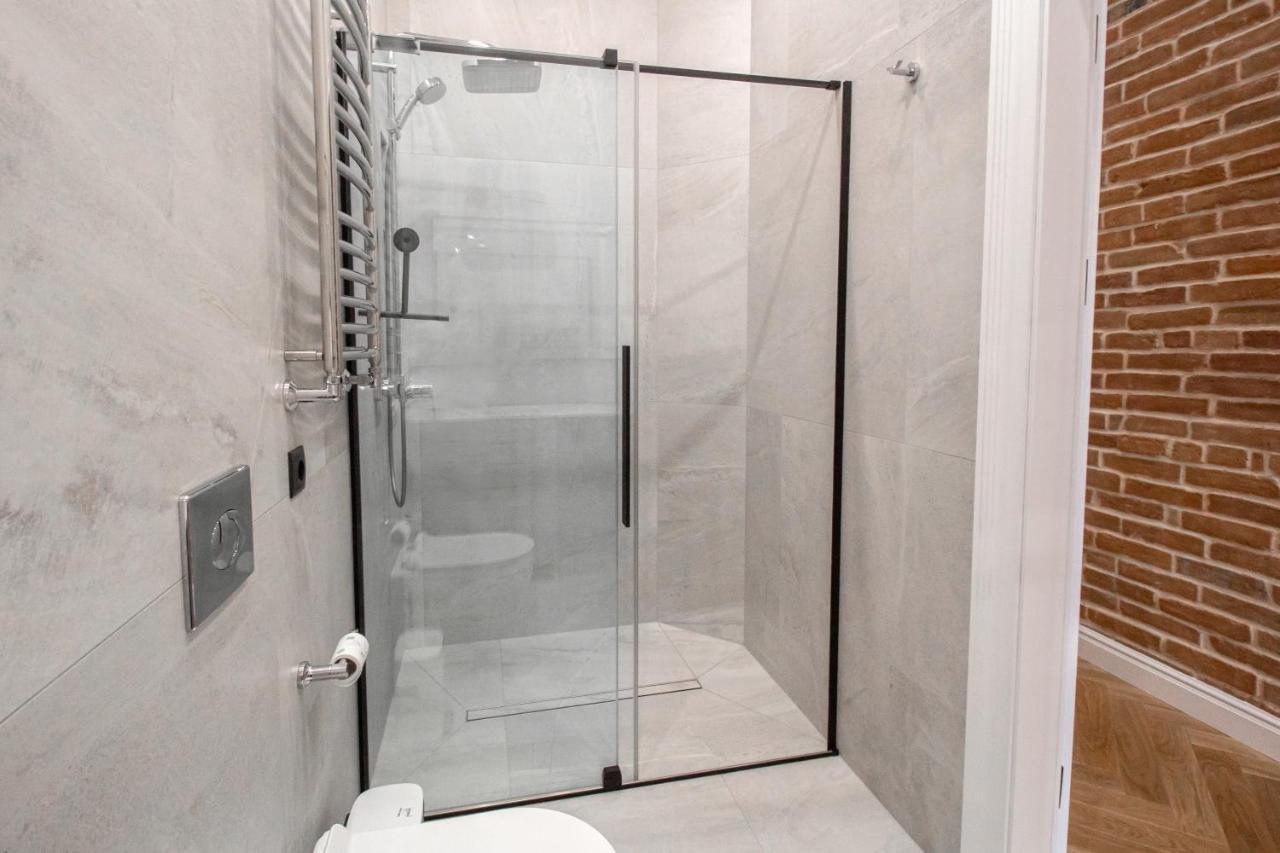 Seveneleven Apartments Çernivtsi Dış mekan fotoğraf