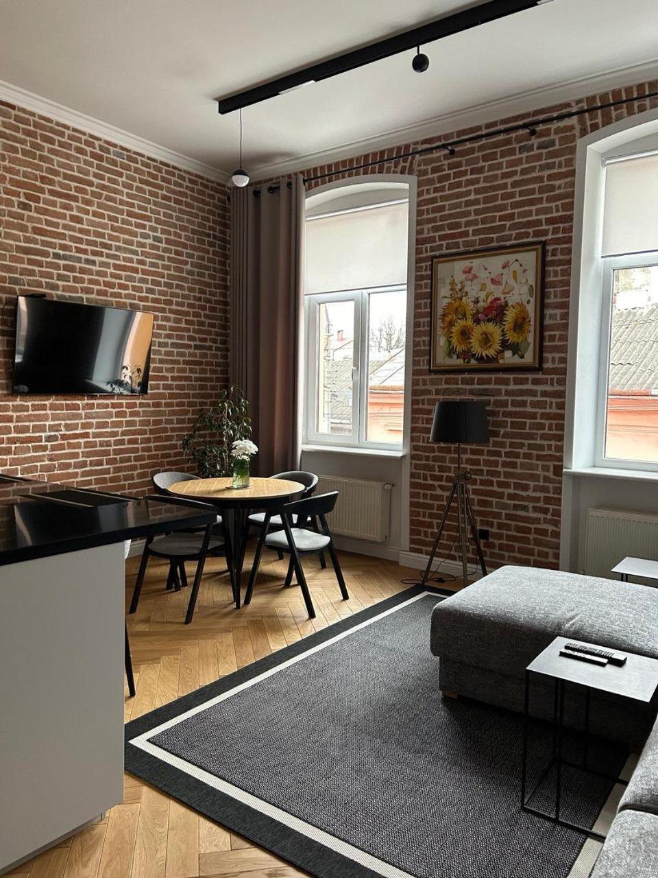 Seveneleven Apartments Çernivtsi Dış mekan fotoğraf